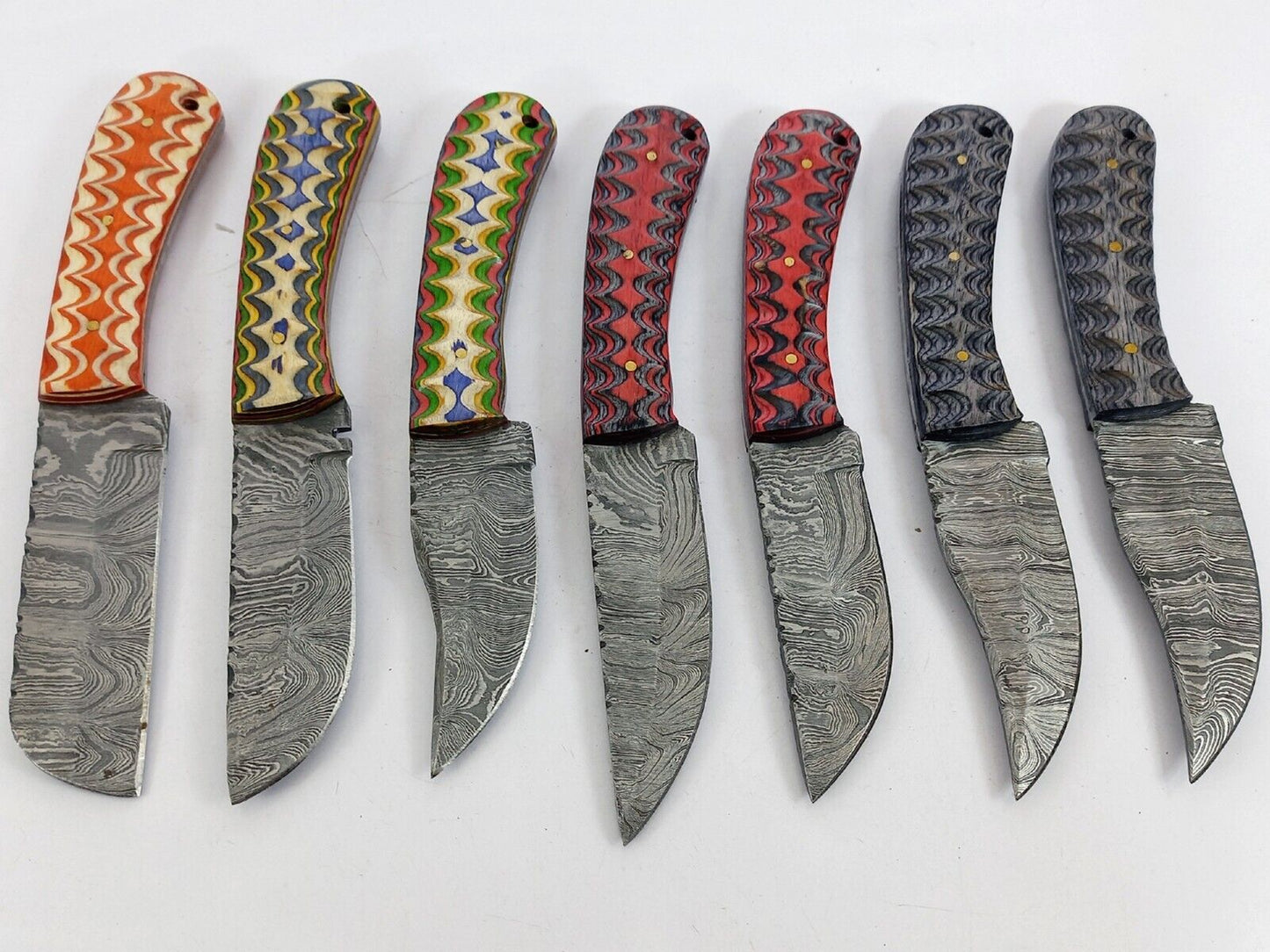 15 pieces Damascus steel fixed blade skinning knives lot with Leather sheath. Over 95 inches long Damascus steel knives in assorted colors