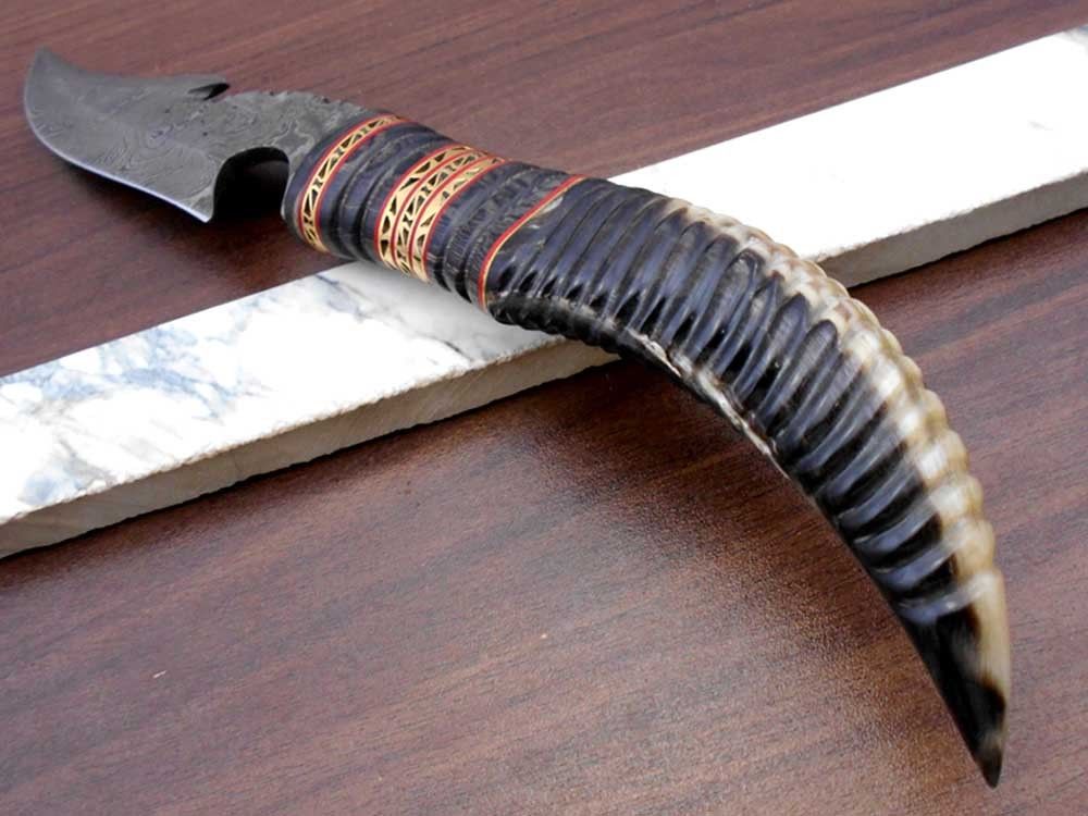13" Damascus Skinning Knife, Jigged scale horn W/Engraved Brass, Leather sheath