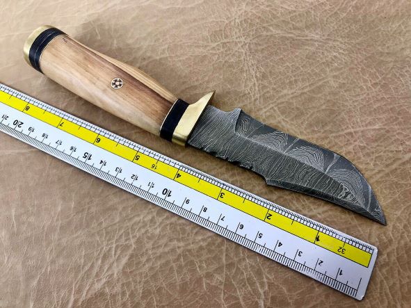 6 pieces Damascus steel Round scale skinning knives lot with Leather sheath. Over 50 inches long Damascus steel blade knives