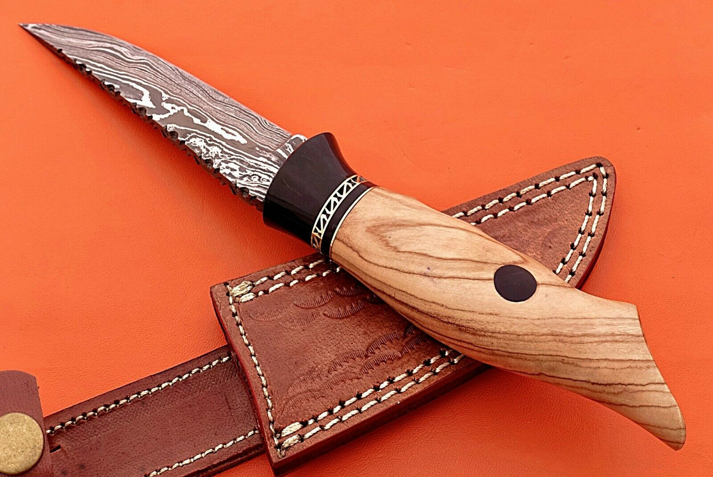 9 straight back blade skinning Knife, finger serrated wood scale, Leather sheath
