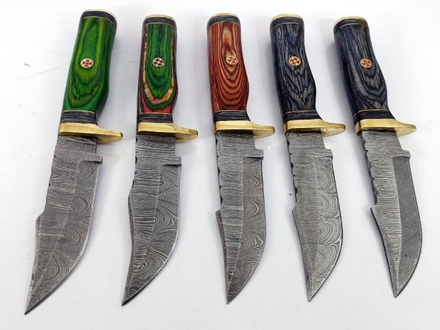10 pieces Damascus steel fixed blade round scale skinning knives lot with Leather sheath. Over 70 inches long Damascus steel knives in assorted colors