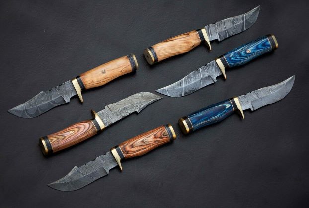 6 pieces Damascus steel Round scale skinning knives lot with Leather sheath. Over 50 inches long Damascus steel blade knives