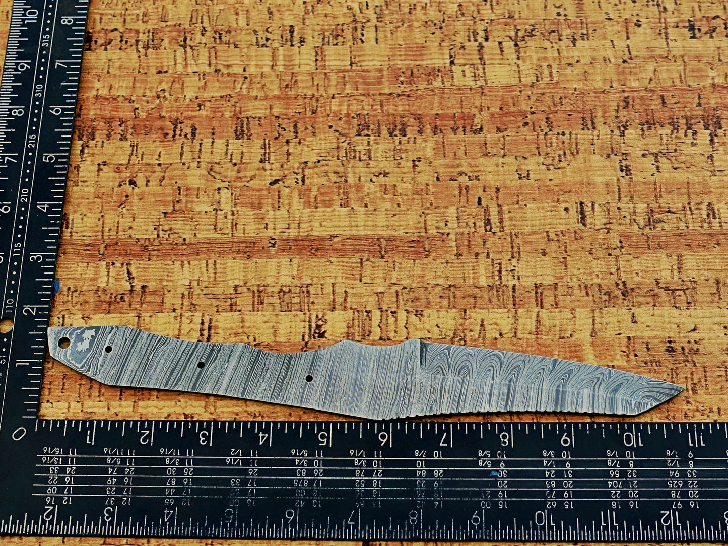 11 inches long wharncliffe knife Blank blade, hand forged Twist pattern Damascus steel blade, 5" scale space with 2 finger, 4.5" sharp cutting edge