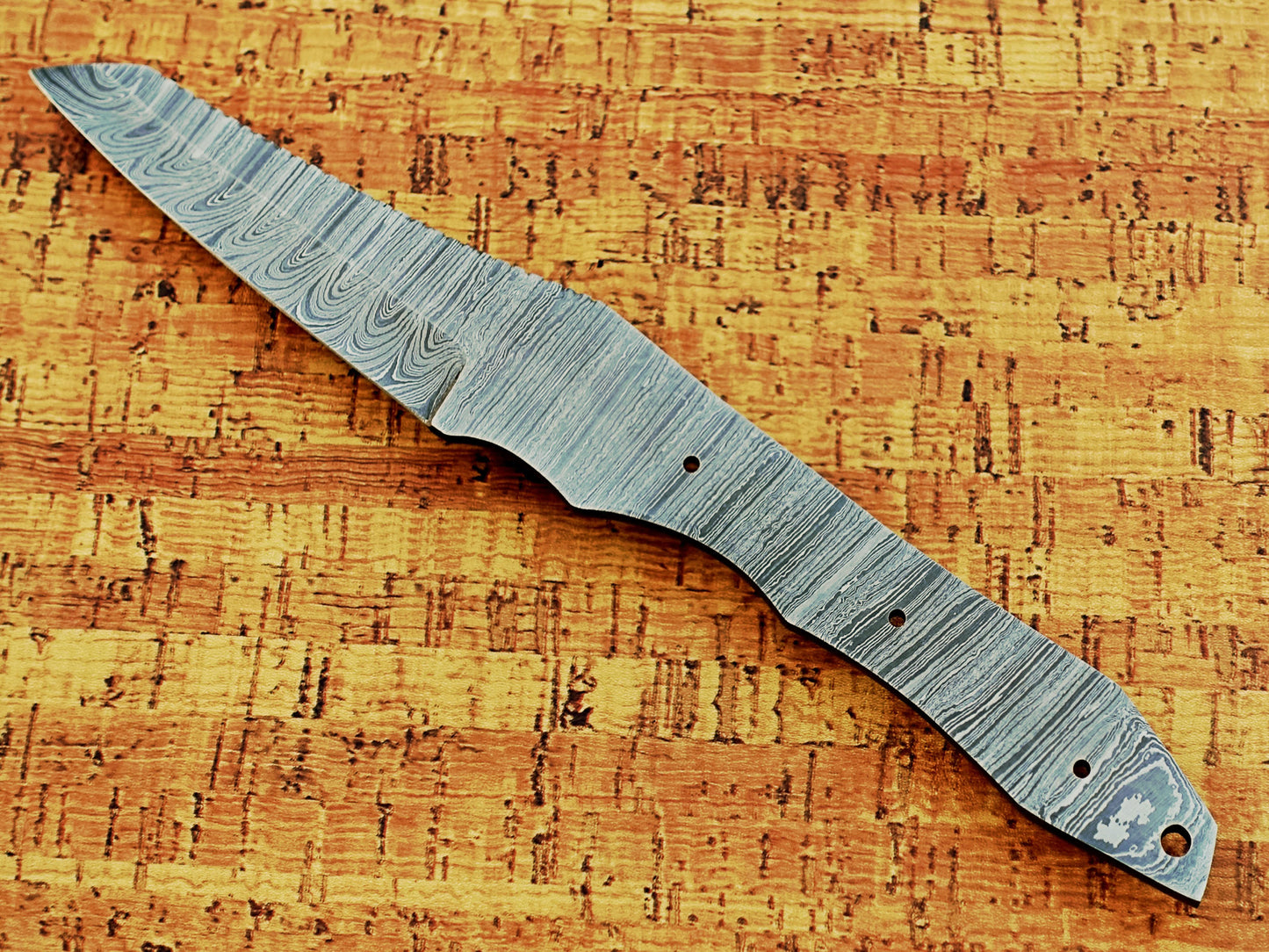 11 inches long wharncliffe knife Blank blade, hand forged Twist pattern Damascus steel blade, 5" scale space with 2 finger, 4.5" sharp cutting edge