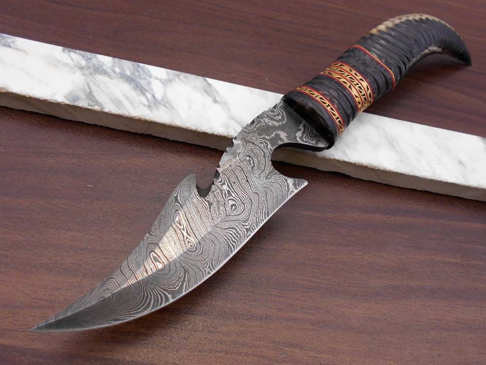 13" Damascus Skinning Knife, Jigged scale horn W/Engraved Brass, Leather sheath
