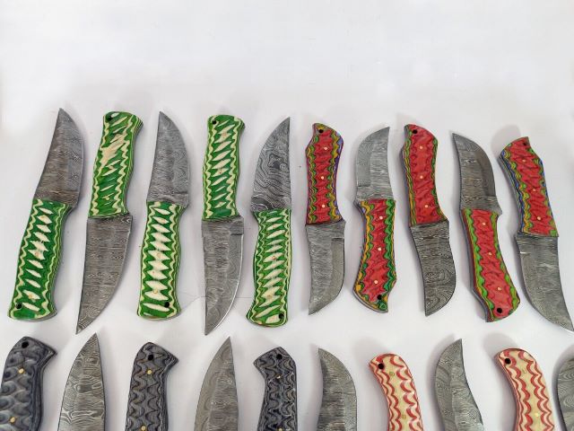 30 pieces Damascus steel fixed blade skinning knives lot with Leather sheath. Over 225 inches long Damascus steel knives in assorted colors