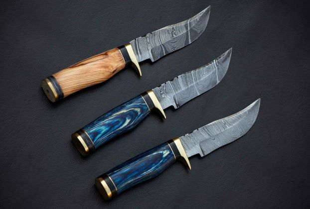 6 pieces Damascus steel Round scale skinning knives lot with Leather sheath. Over 50 inches long Damascus steel blade knives