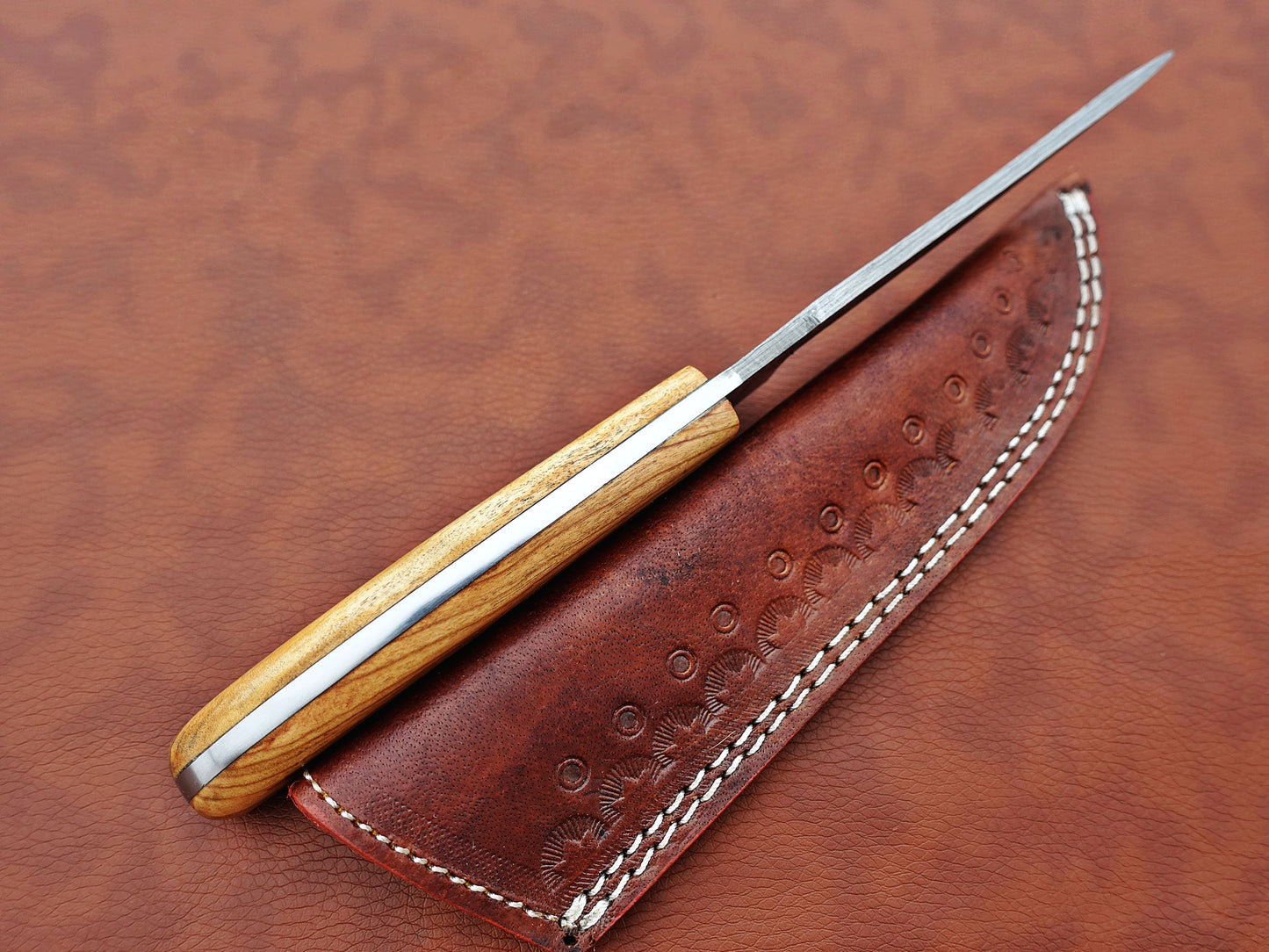9.5" straight back blade skinning knife, 5" full tang Rain drop pattern Damascus steel blade, Available in 4 colors, includes Cow hide Leather sheath