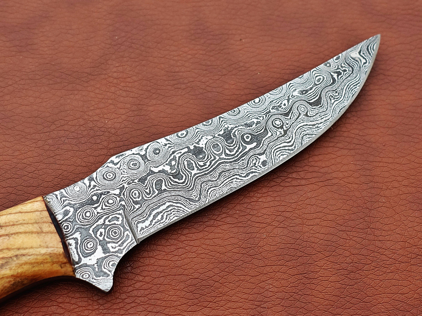 9.5" straight back blade skinning knife, 5" full tang Rain drop pattern Damascus steel blade, Available in 4 colors, includes Cow hide Leather sheath