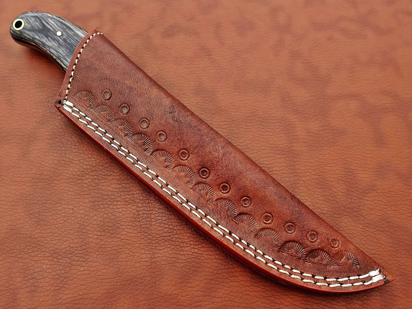 9.5" straight back blade skinning knife, 5" full tang Rain drop pattern Damascus steel blade, Available in 4 colors, includes Cow hide Leather sheath