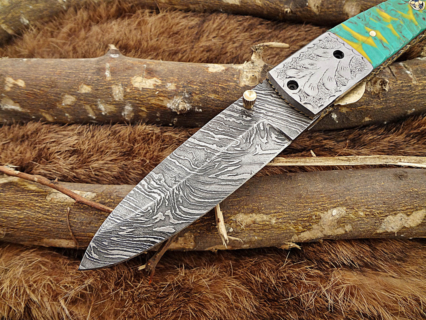 Damascus Steel Folding knife, Exotic Jigged scale in Camouflage & green combo, Engraved plant on steel bolster, Thumb knob & liner lock, Cow Leather sheath