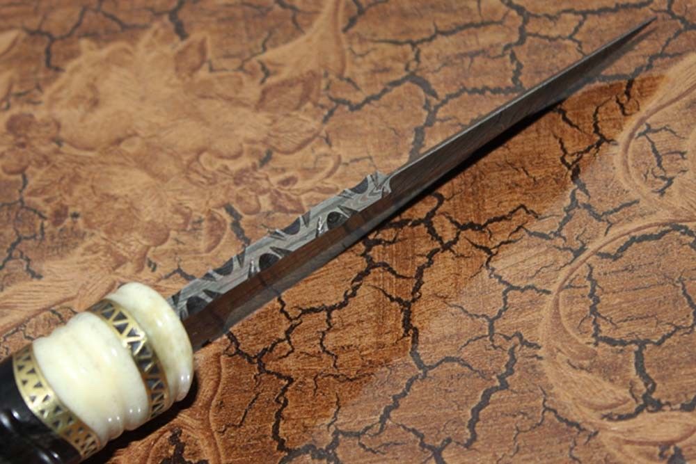 9.5″ Custom made Hand Forged Damascus skinning Knife, hand crafted round scale with engraved brass spacer, Cow hide Leather Sheath included