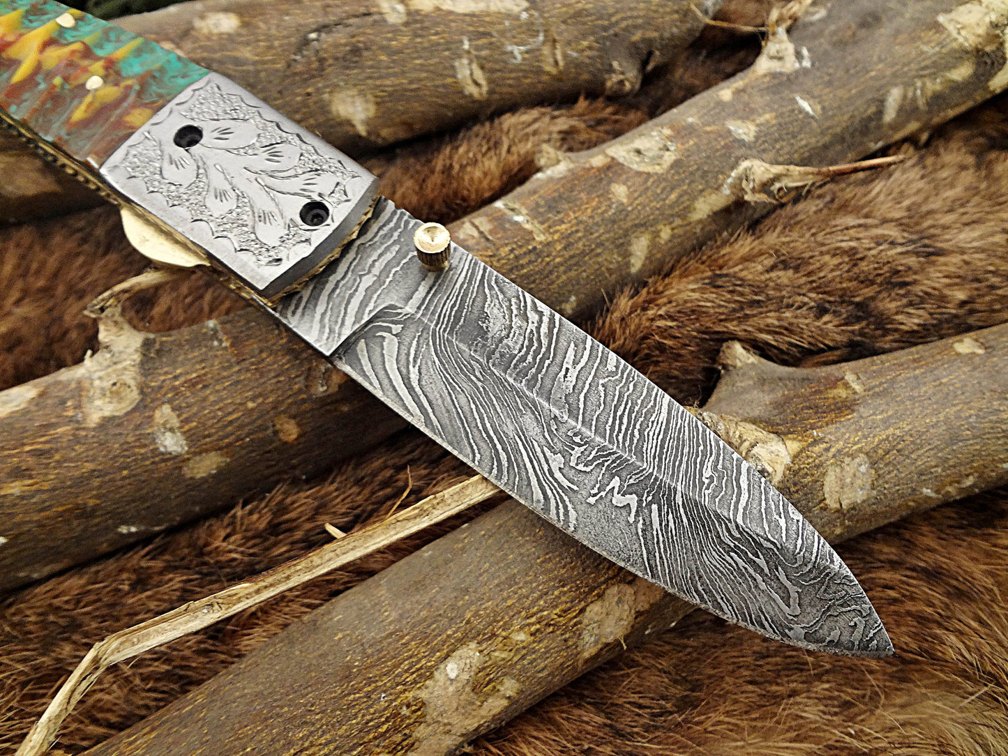 Damascus Steel Folding knife, Exotic Jigged scale in Camouflage & green combo, Engraved plant on steel bolster, Thumb knob & liner lock, Cow Leather sheath