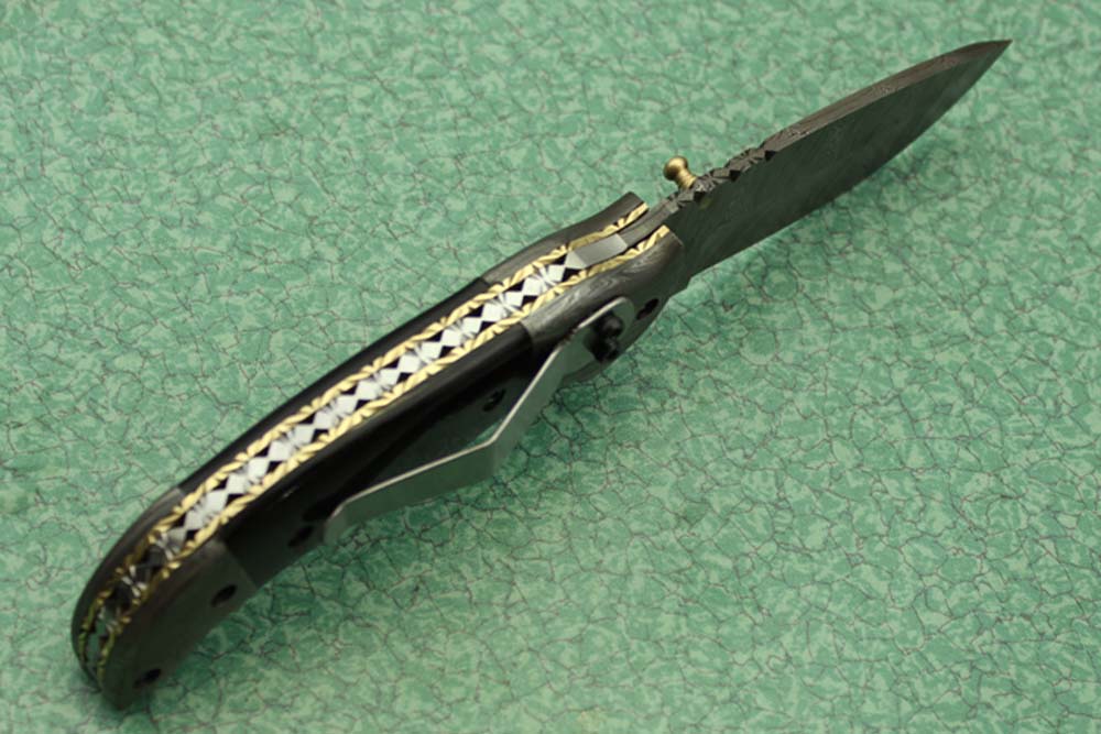 8 Inch Damascus steel folding knife, Available in Bone, Bull horn and Ram scales with Damascus bolster, Equipped with Thumb closing knob and liner lock, Cow hide Leather sheath with belt loop