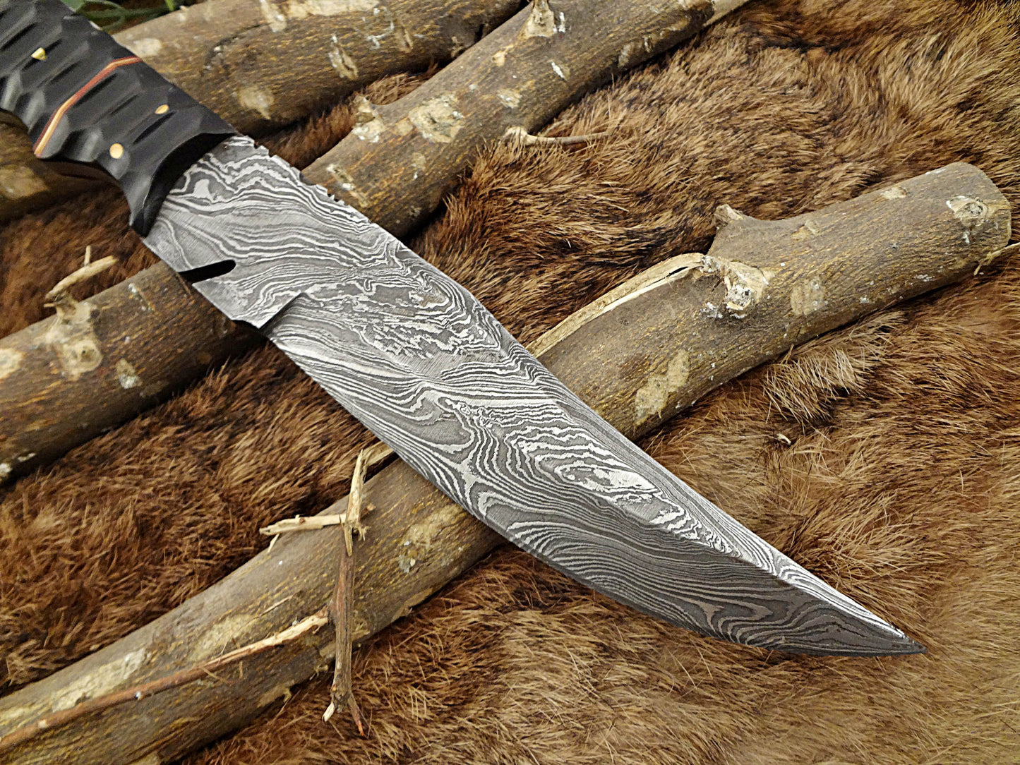 12" DAMASCUS SKINNING HUNTING FULL TANG BLADE KNIFE, JIGGED BULL HORN SCALE, COW HIDE LEATHER SHEATH INCLUDED