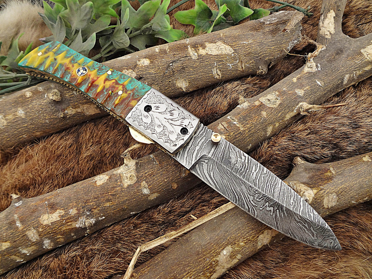 Damascus Steel Folding knife, Exotic Jigged scale in Camouflage & green combo, Engraved plant on steel bolster, Thumb knob & liner lock, Cow Leather sheath