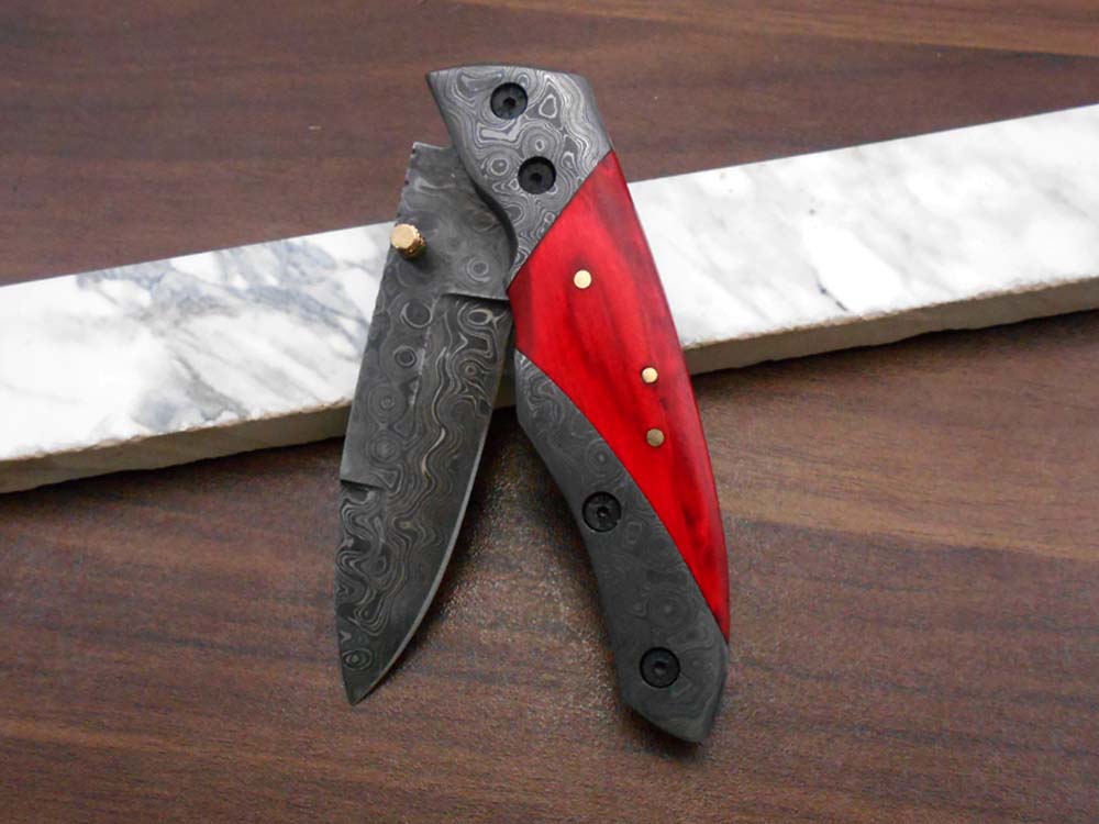 4 pieces Damascus steel folding knives set, Pocket clip, Liner lock, Leather sheath. Includes Black, Brown, Red & blue colors