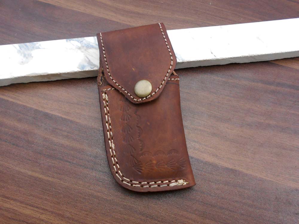 4 pieces Damascus steel folding knives set, Pocket clip, Liner lock, Leather sheath. Includes Black, Brown, Red & blue colors