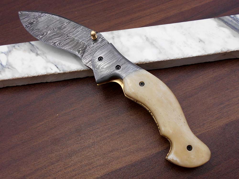 7.5" Folding Knife, 3.5" Legal Hand Forged Twist Pattern Damascus Steel Blade, Black and White Scales Available, Pocket Knife, Liner Lock & Thumb knob Equipped, Cow Hide Leather Sheath
