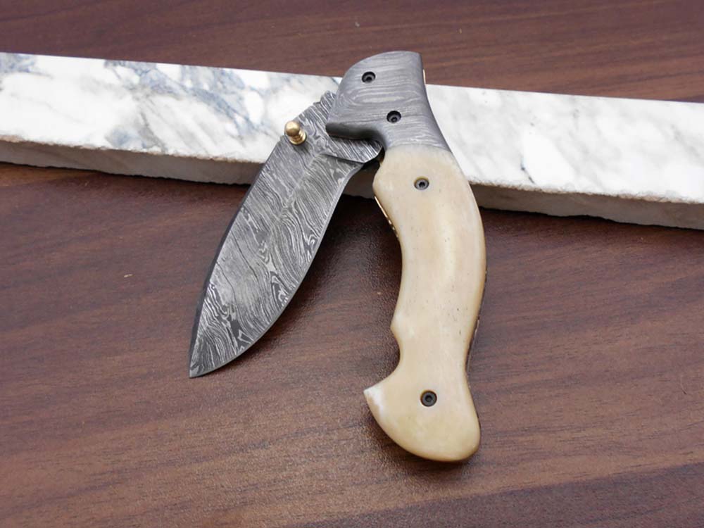 7.5" Folding Knife, 3.5" Legal Hand Forged Twist Pattern Damascus Steel Blade, Black and White Scales Available, Pocket Knife, Liner Lock & Thumb knob Equipped, Cow Hide Leather Sheath