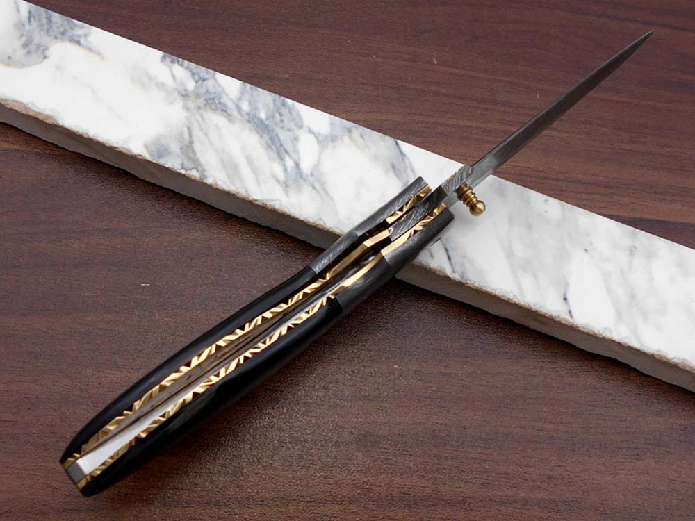 7.5" Folding Knife, 3.5" Legal Hand Forged Twist Pattern Damascus Steel Blade, Black and White Scales Available, Pocket Knife, Liner Lock & Thumb knob Equipped, Cow Hide Leather Sheath