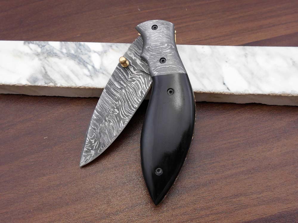 7.5" Folding Knife, 3.5" Legal Hand Forged Twist Pattern Damascus Steel Blade, Black and White Scales Available, Pocket Knife, Liner Lock & Thumb knob Equipped, Cow Hide Leather Sheath