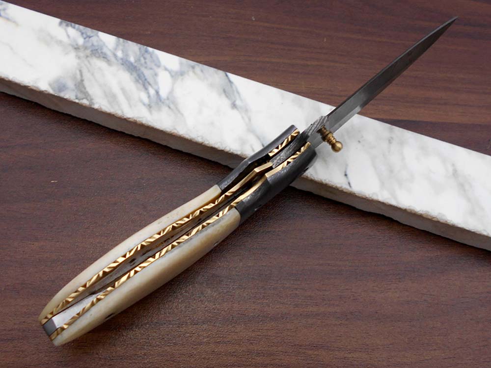 7.5" Folding Knife, 3.5" Legal Hand Forged Twist Pattern Damascus Steel Blade, Black and White Scales Available, Pocket Knife, Liner Lock & Thumb knob Equipped, Cow Hide Leather Sheath