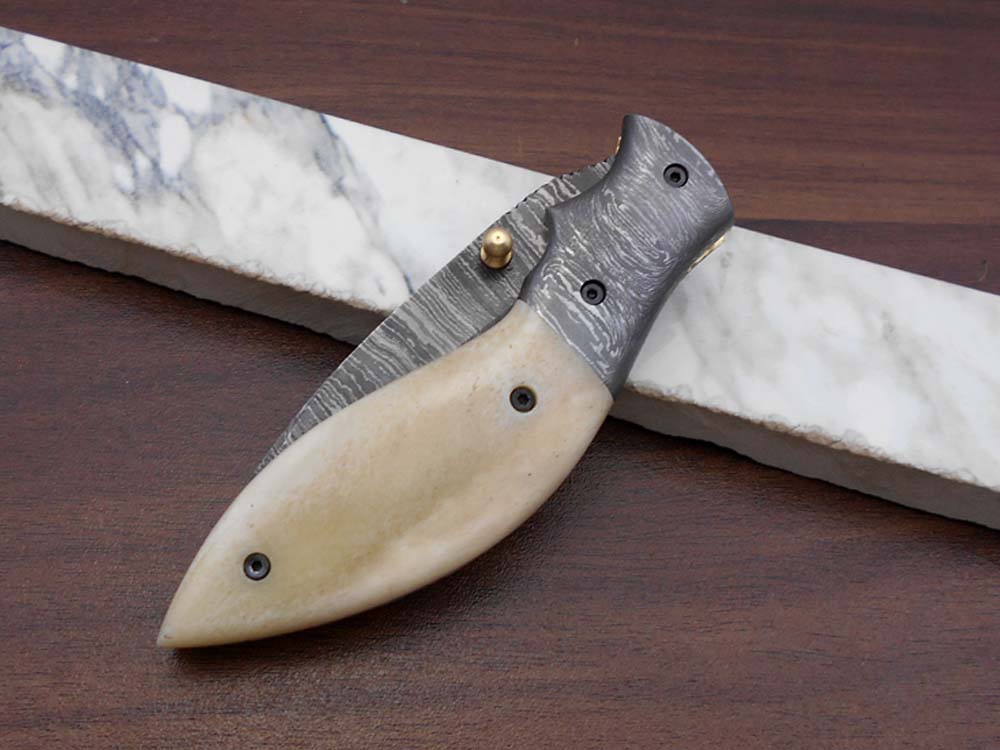 7.5" Folding Knife, 3.5" Legal Hand Forged Twist Pattern Damascus Steel Blade, Black and White Scales Available, Pocket Knife, Liner Lock & Thumb knob Equipped, Cow Hide Leather Sheath