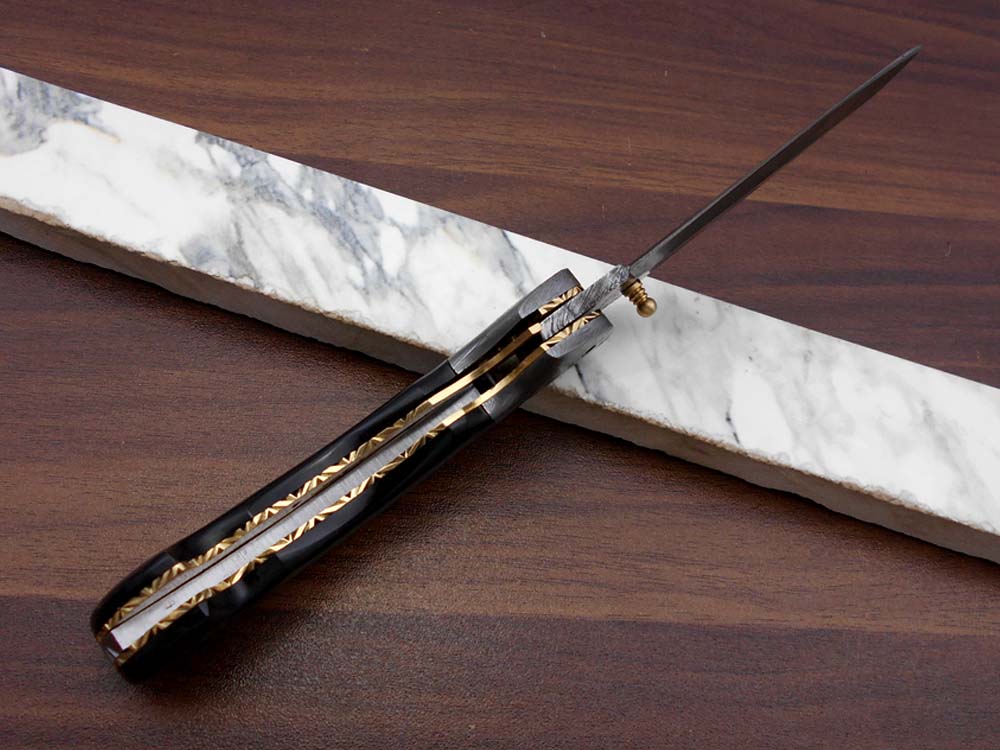 7.5" Folding Knife, 3.5" Legal Hand Forged Twist Pattern Damascus Steel Blade, Black and White Scales Available, Pocket Knife, Liner Lock & Thumb knob Equipped, Cow Hide Leather Sheath