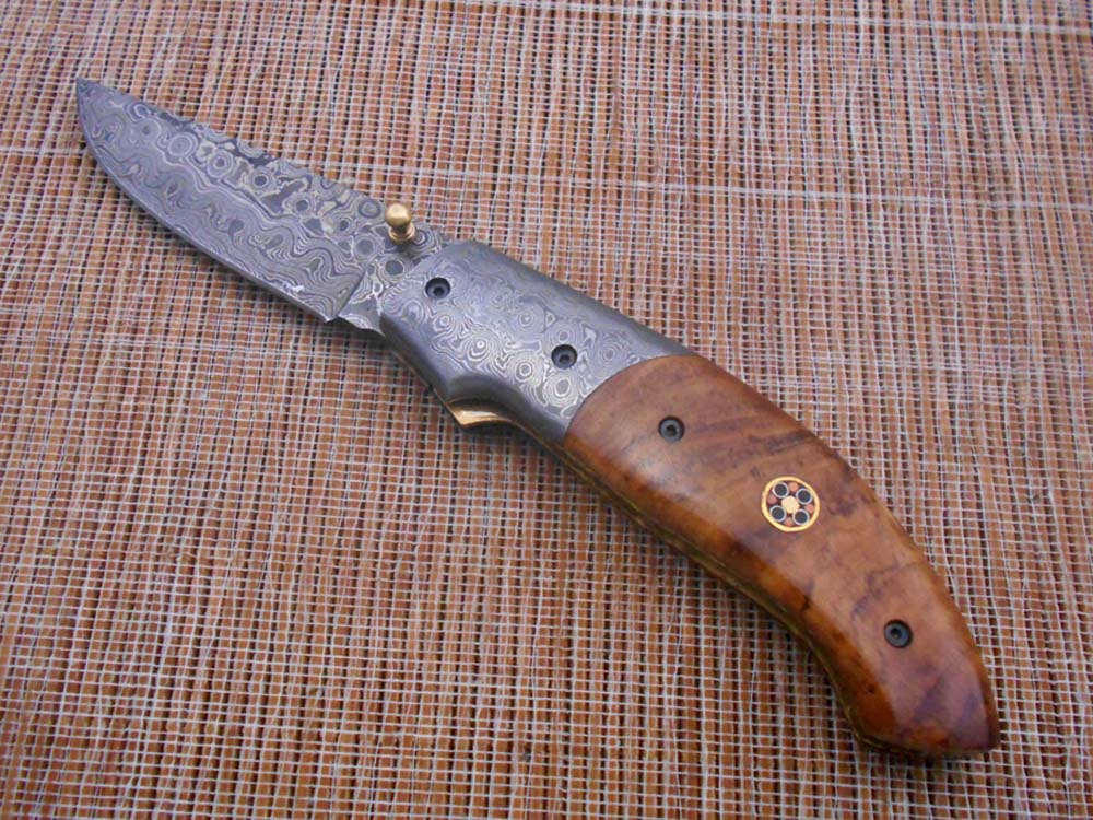 7.5" Folding Knife, 3.5" Hand Forged Twist Pattern Damascus Steel Blade Pocket Knife, 4" scale available in 3 Colors, Liner Lock & Thumb knob Equipped, Cow Hide Leather Sheath