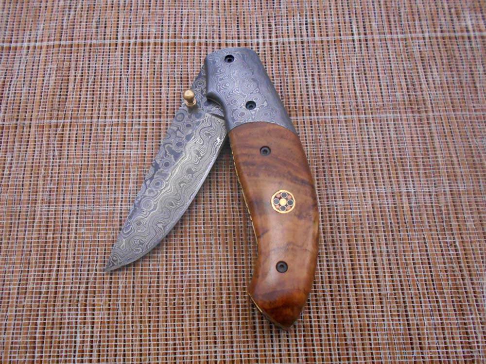 7.5" Folding Knife, 3.5" Hand Forged Twist Pattern Damascus Steel Blade Pocket Knife, 4" scale available in 3 Colors, Liner Lock & Thumb knob Equipped, Cow Hide Leather Sheath