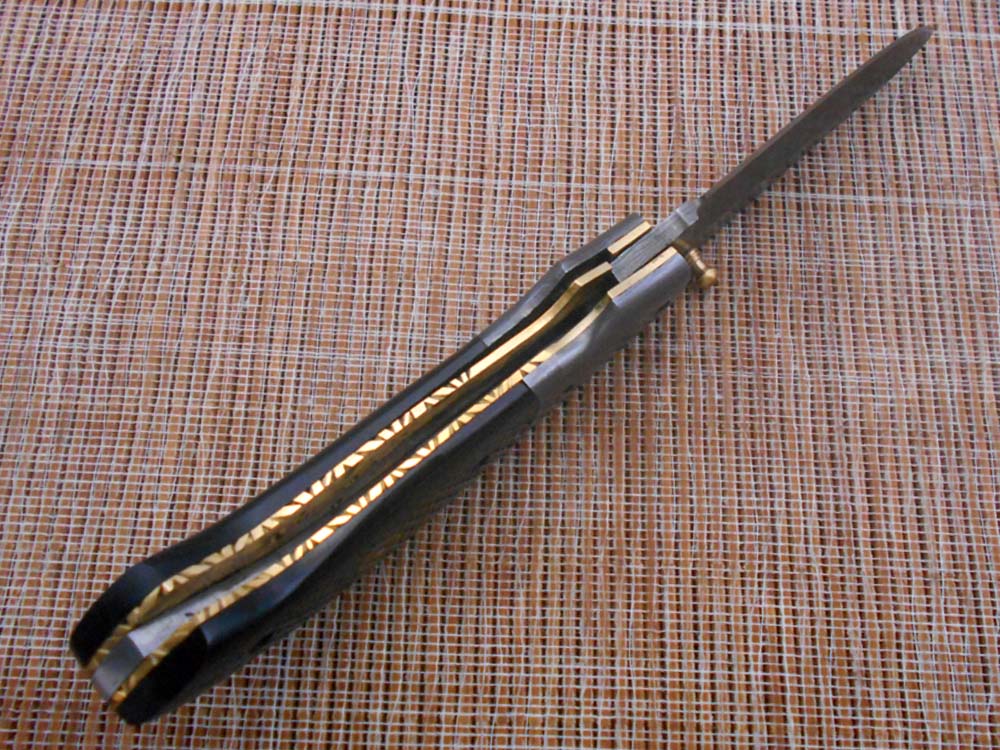 7.5" Folding Knife, 3.5" Hand Forged Twist Pattern Damascus Steel Blade Pocket Knife, 4" scale available in 3 Colors, Liner Lock & Thumb knob Equipped, Cow Hide Leather Sheath