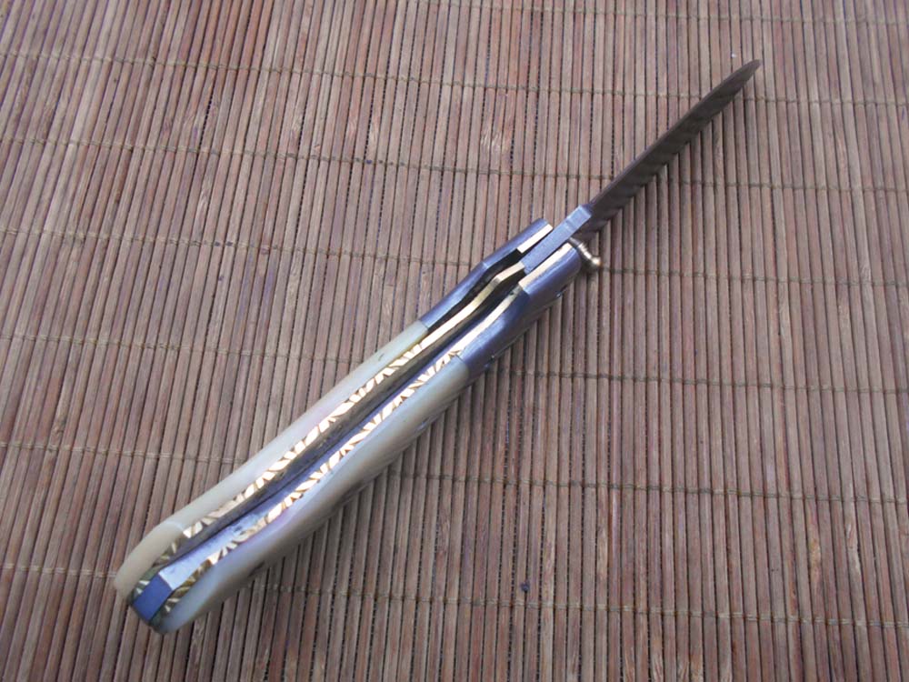7.5" Folding Knife, 3.5" Hand Forged Twist Pattern Damascus Steel Blade Pocket Knife, 4" scale available in 3 Colors, Liner Lock & Thumb knob Equipped, Cow Hide Leather Sheath