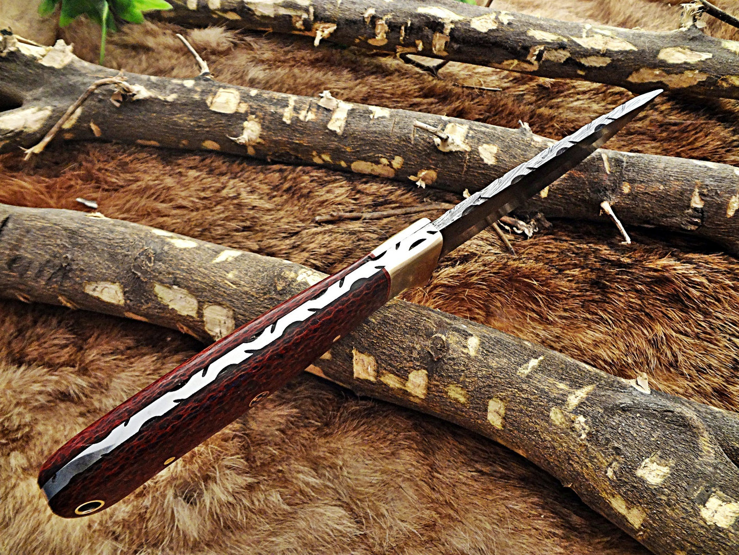 9" Damascus steel skinning knife, 4.5" full tang blade, Available in White and Red colors, includes Cow hide Leather sheath
