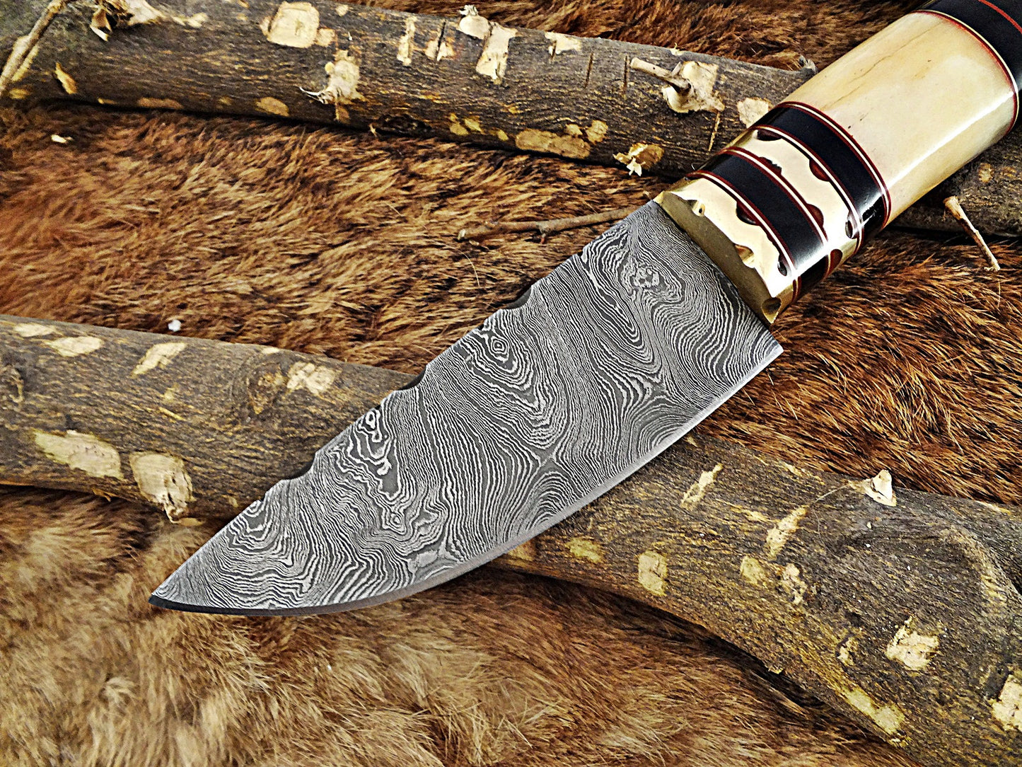 9" Long hand forged Damascus steel Knife, Buffalo Horn round scale with engraved Brass and fiber spacing, cow hide Leather sheath
