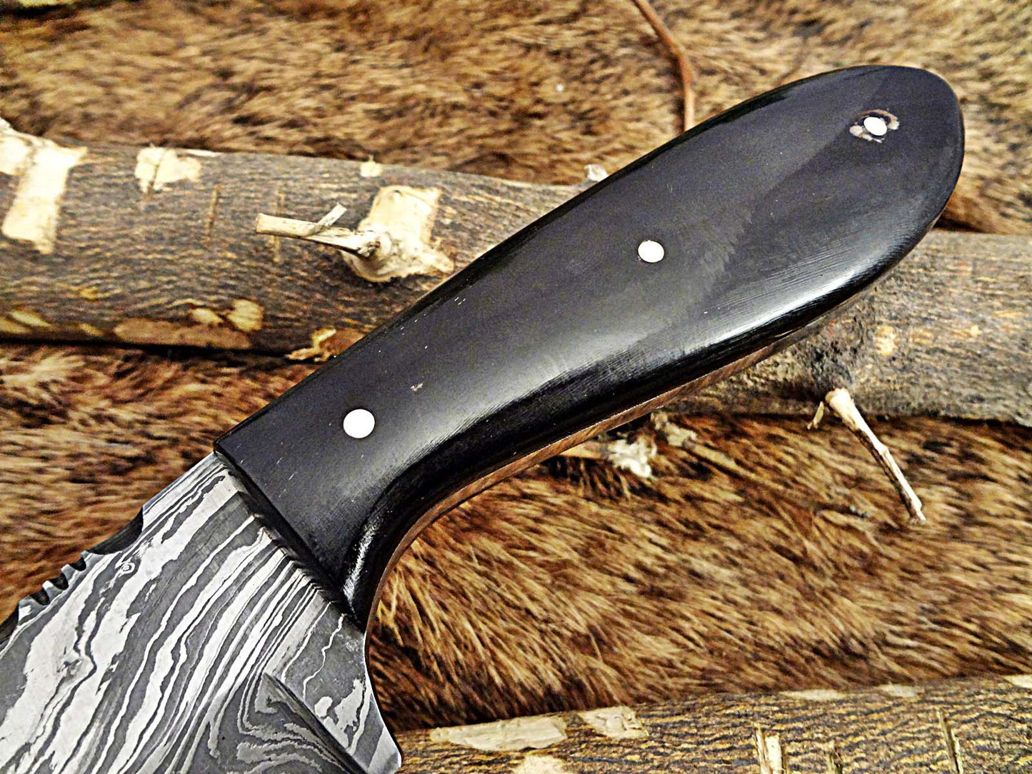7.5" compact skinning Knife with 4" full tang Damascus steel blade, Available in 2 colors scale, includes Cow hide Leather sheath