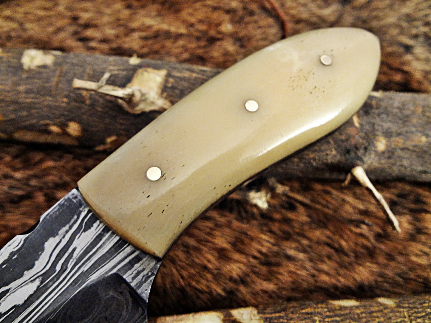 6.5" Long compact pocket Knife, full tang Damascus steel 3" drop point blade, Available in Blue and white scales, Cow hide Leather sheath included
