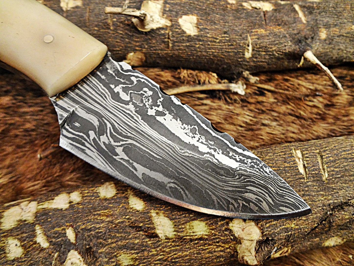 6.5" Long compact pocket Knife, full tang Damascus steel 3" drop point blade, Available in Blue and white scales, Cow hide Leather sheath included