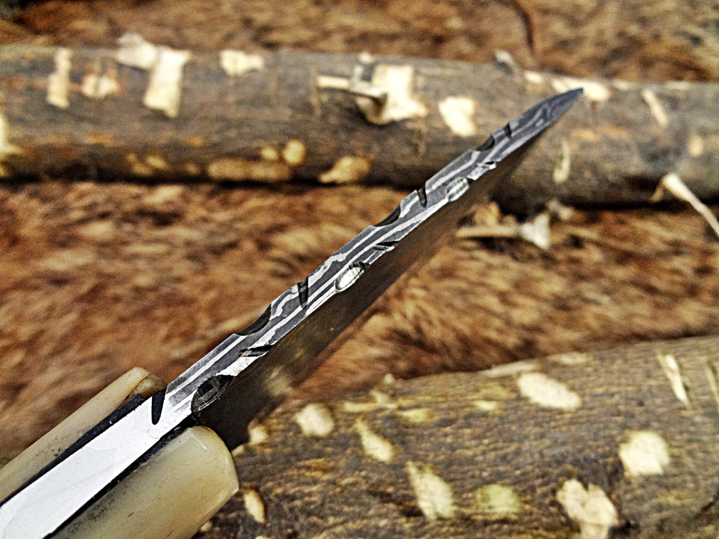 6.5" Long compact pocket Knife, full tang Damascus steel 3" drop point blade, Available in Blue and white scales, Cow hide Leather sheath included