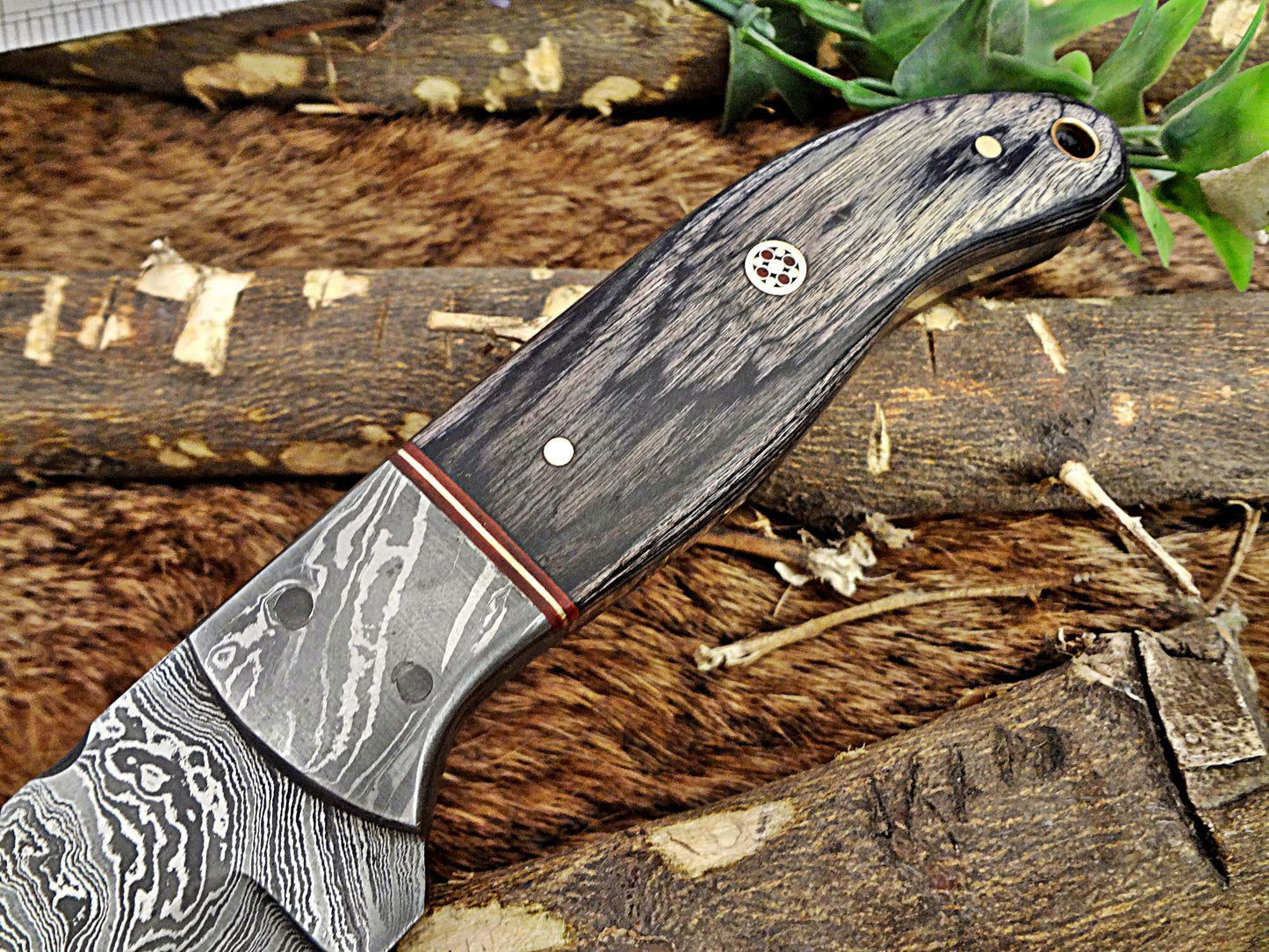 9.5" Damascus steel full tang blade skinning Knife, Available in 2 wood scales with Brass bolster, includes Cow hide Leather sheath