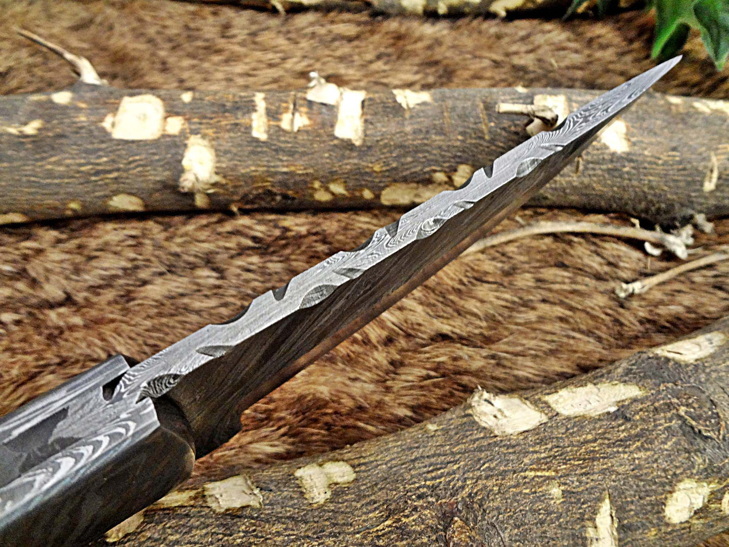 9.5" Damascus steel full tang blade skinning Knife, Available in 2 wood scales with Brass bolster, includes Cow hide Leather sheath