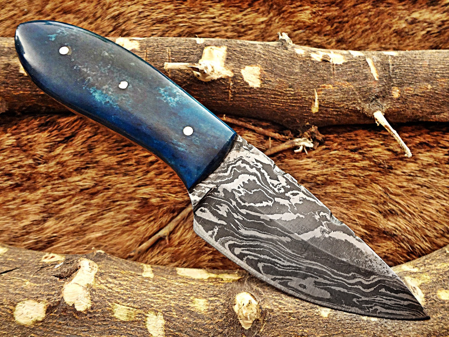 6.5" Long compact pocket Knife, full tang Damascus steel 3" drop point blade, Available in Blue and white scales, Cow hide Leather sheath included