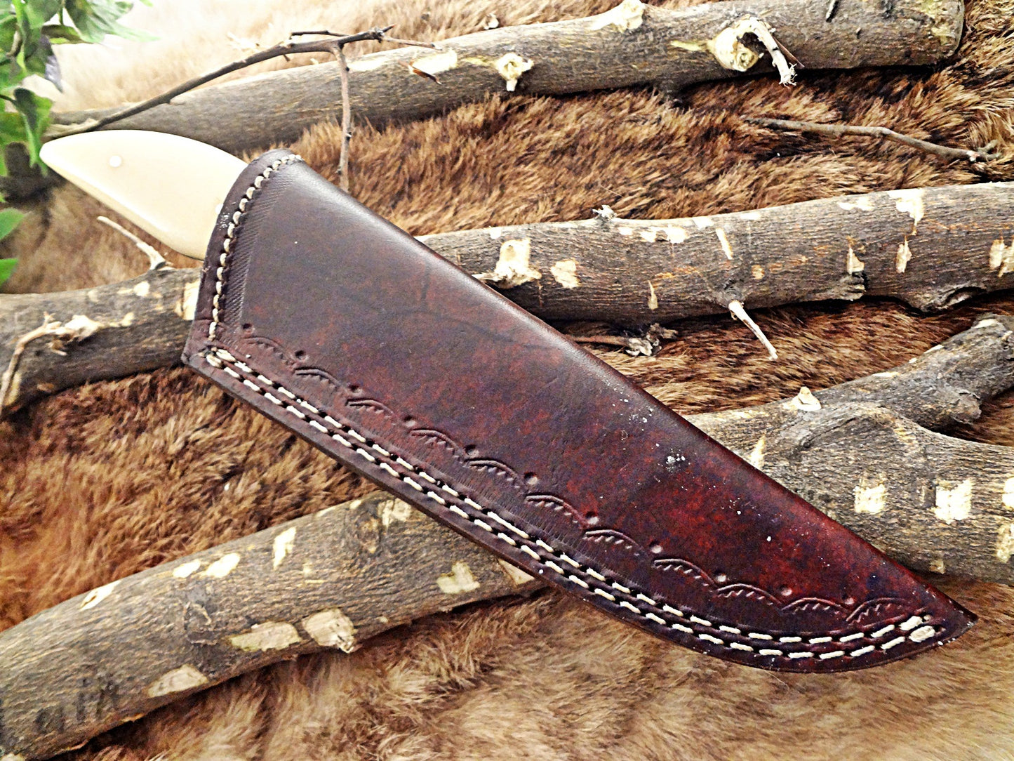 8.5" DAMASCUS STEEL BLADE POCKET KNIFE, JIGGED BULL HORN SCALE, LEATHER SHEATH