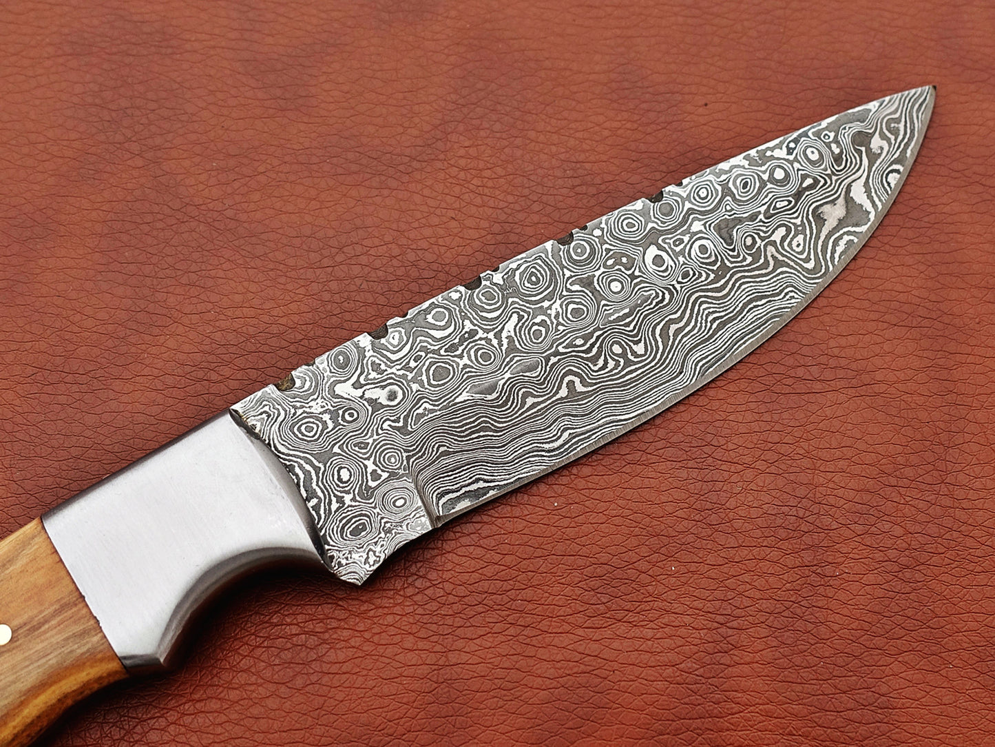 9.5" skinning knife, 5" full tang Rain drop pattern straight back Damascus steel blade, Available in 4 colors, includes Cow hide Leather sheath