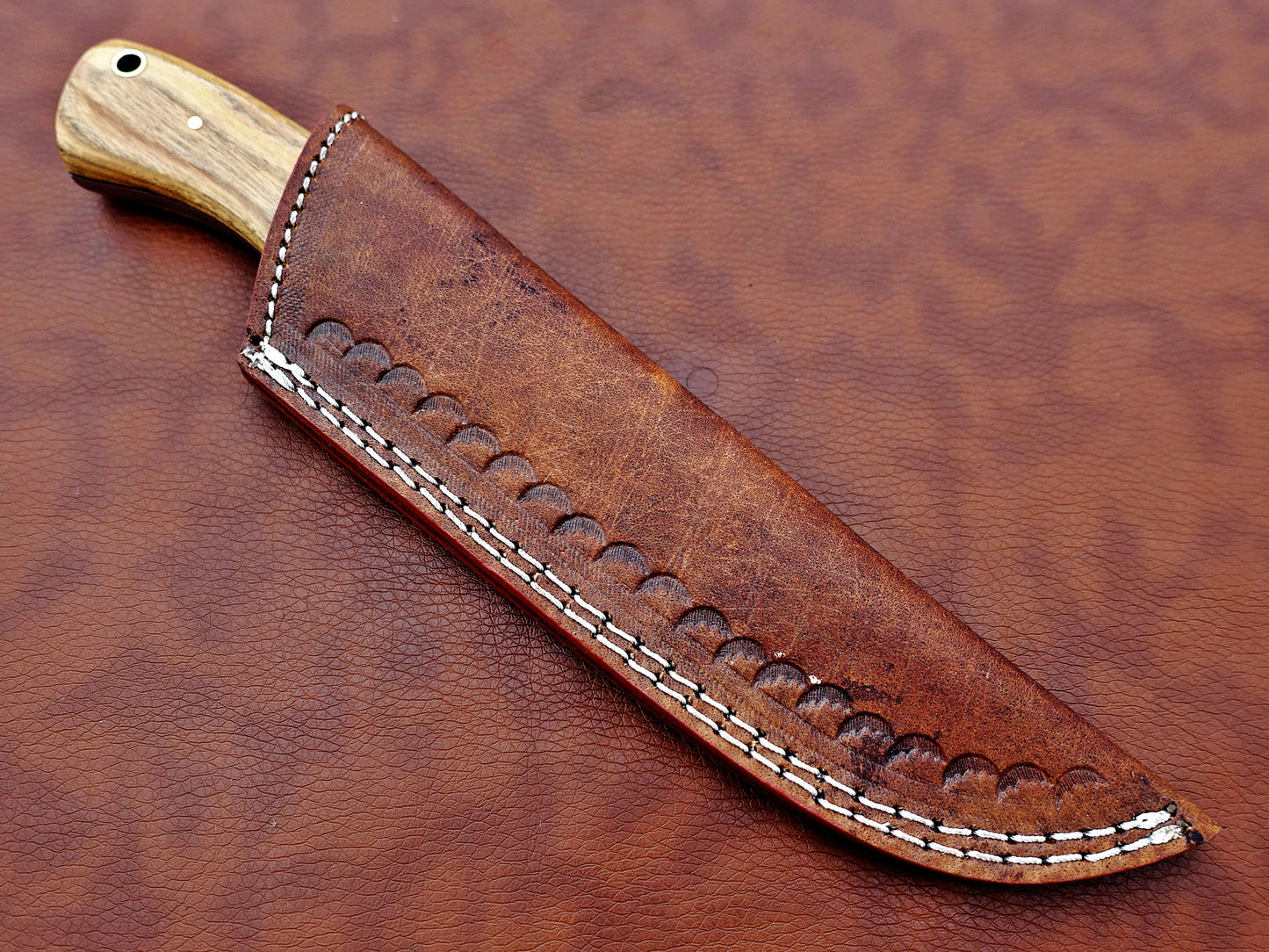 9.5" skinning knife, 5" full tang Rain drop pattern straight back Damascus steel blade, Available in 4 colors, includes Cow hide Leather sheath