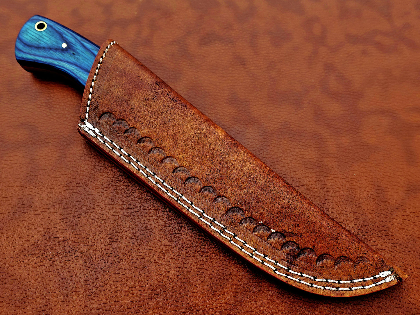 9.5" skinning knife, 5" full tang Rain drop pattern straight back Damascus steel blade, Available in 4 colors, includes Cow hide Leather sheath