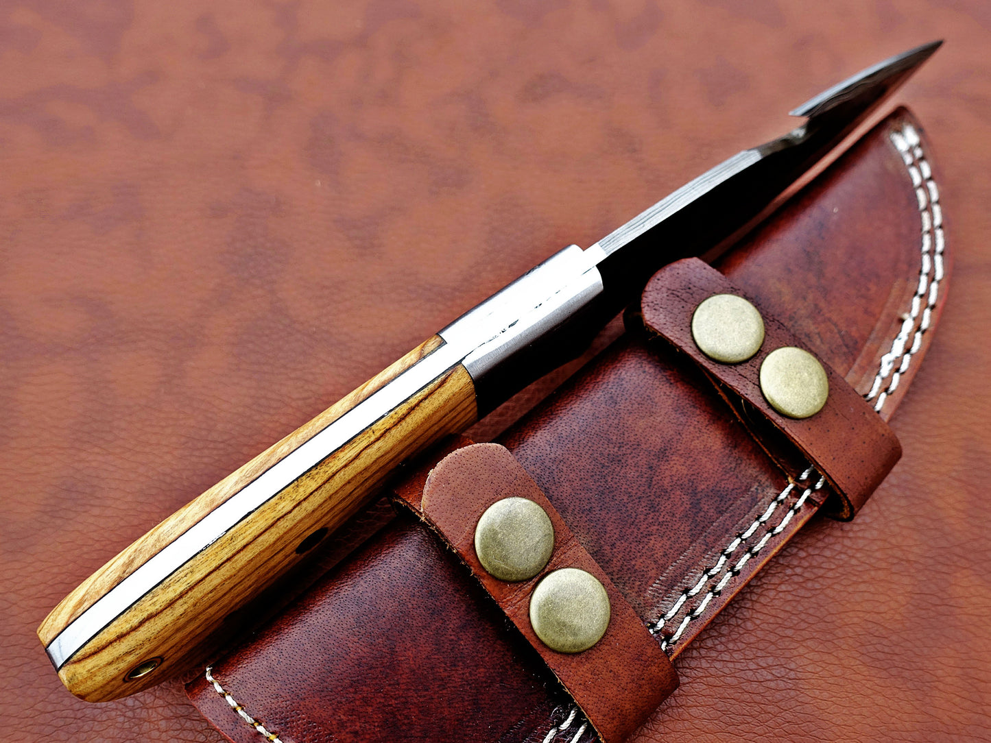 9.5" long Damascus steel Gut hook skinning knife, Full tang Rain drop pattern blade, available in 4 colors, includes Cow hide Leather sheath
