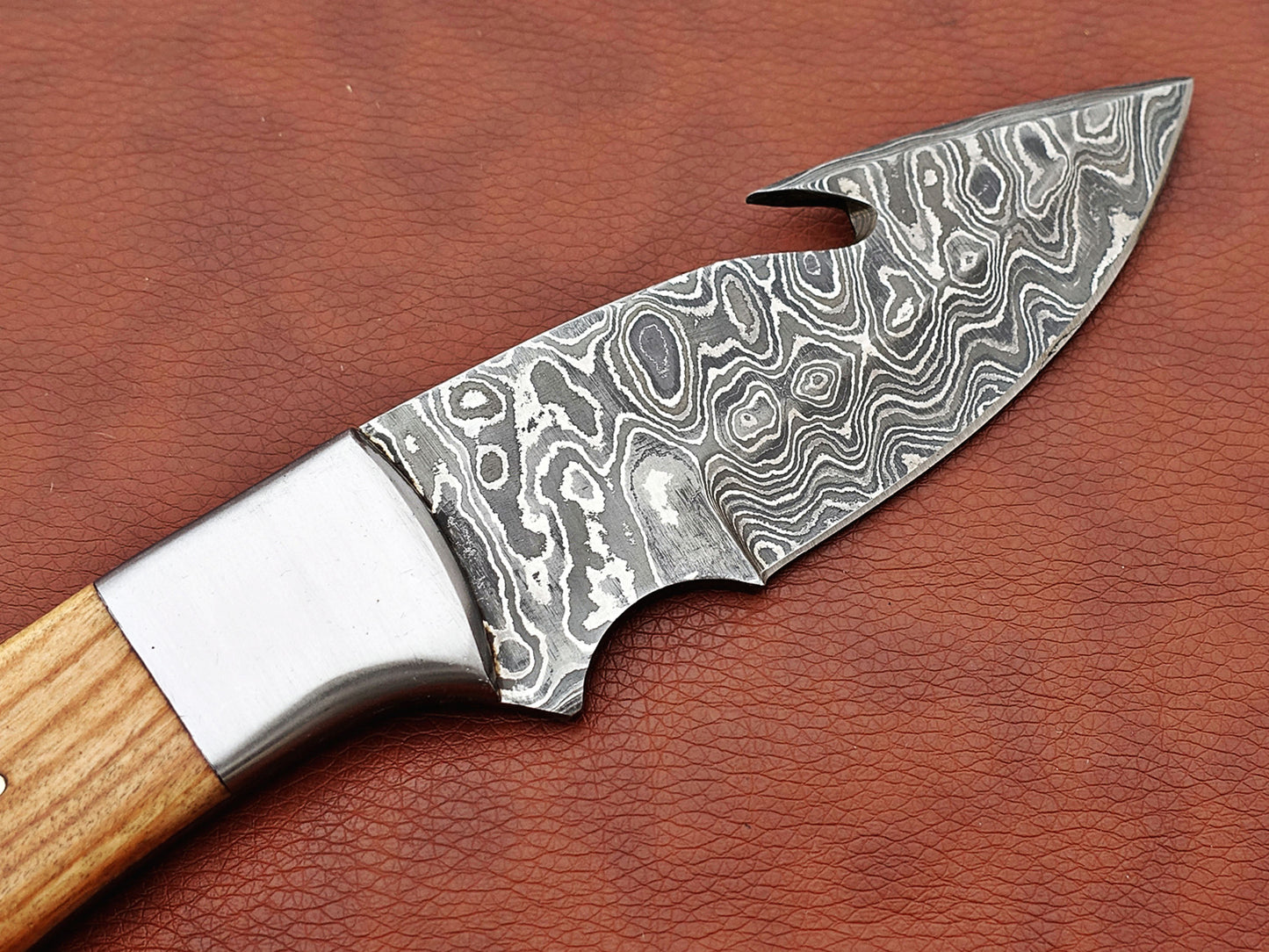 9.5" long Damascus steel Gut hook skinning knife, Full tang Rain drop pattern blade, available in 4 colors, includes Cow hide Leather sheath