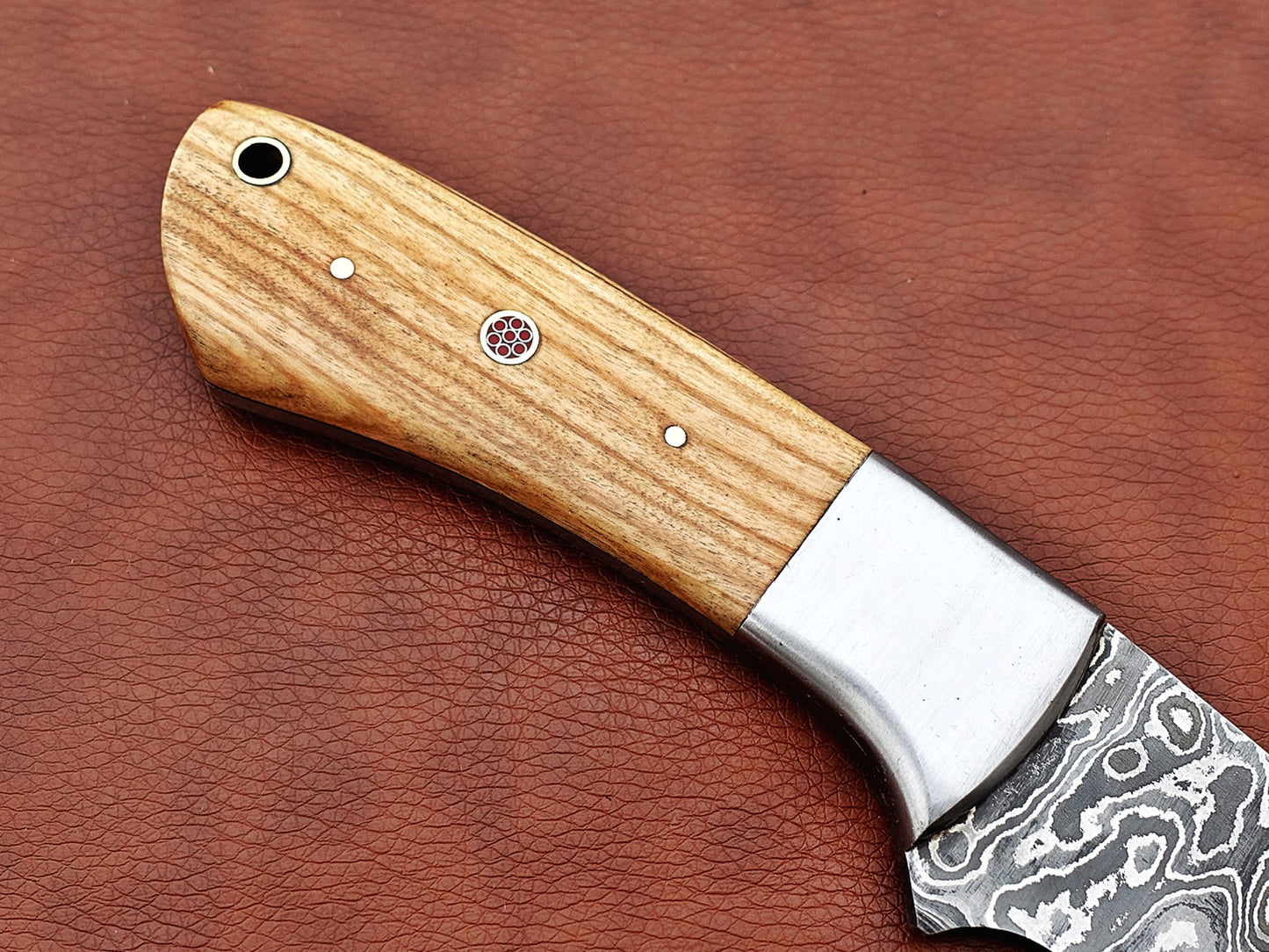 9.5" long Damascus steel Gut hook skinning knife, Full tang Rain drop pattern blade, available in 4 colors, includes Cow hide Leather sheath