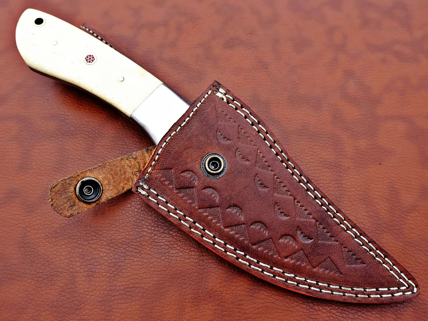 9.5" long Damascus steel Gut hook skinning knife, Full tang Rain drop pattern blade, available in 4 colors, includes Cow hide Leather sheath